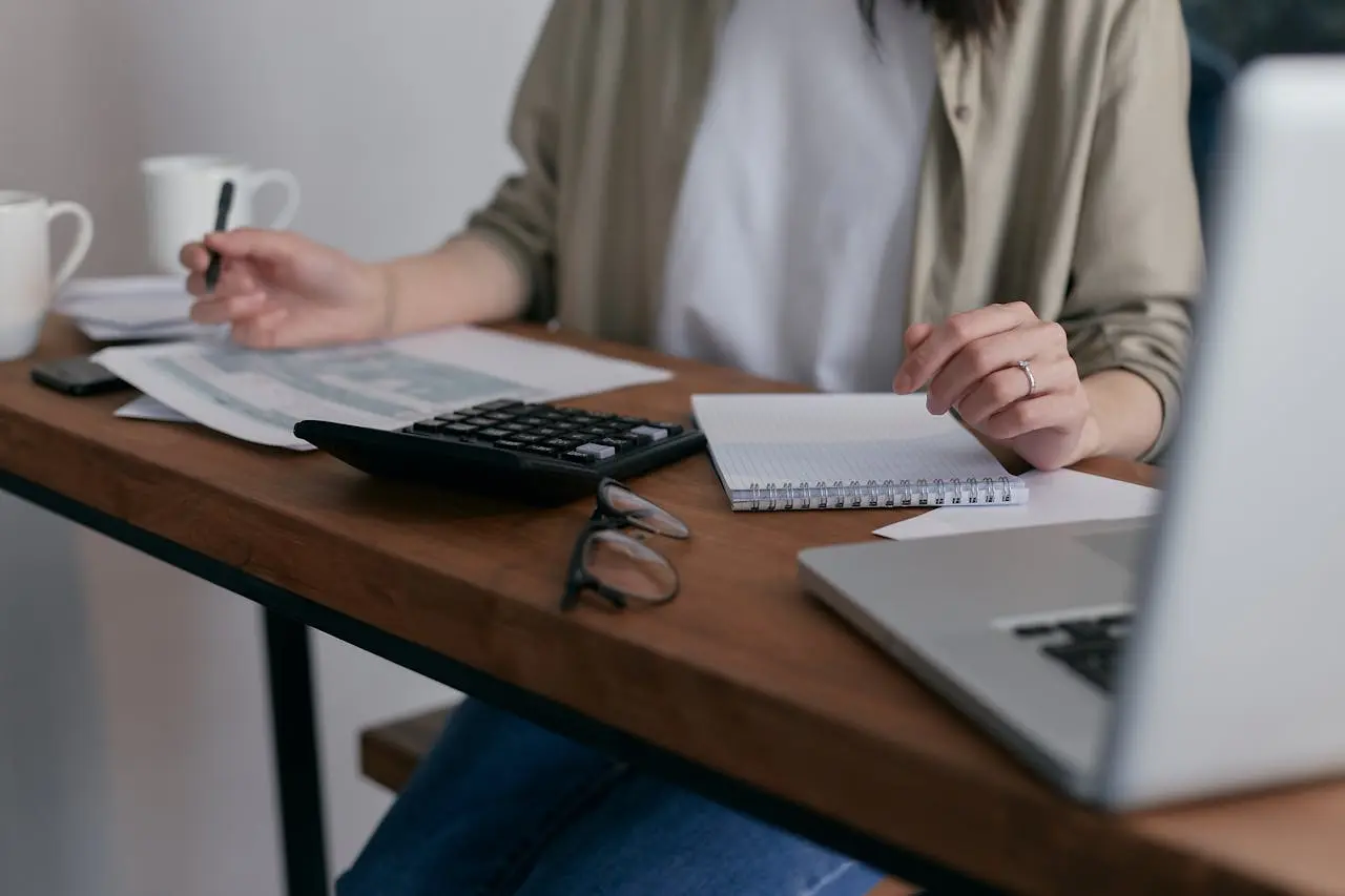 Ensure your business profitability and growth whilst we take care of your bookkeeping